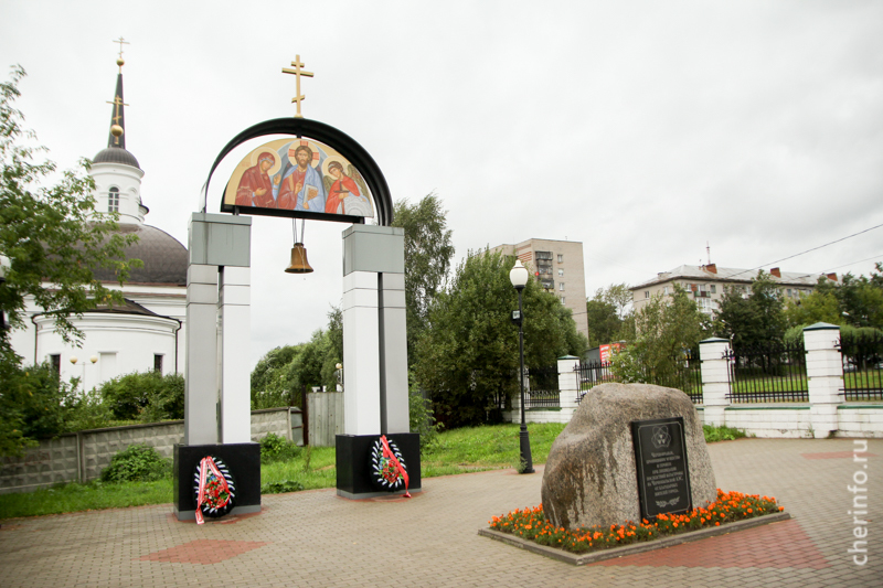 Сквер на территории памятника чернобыльцам.