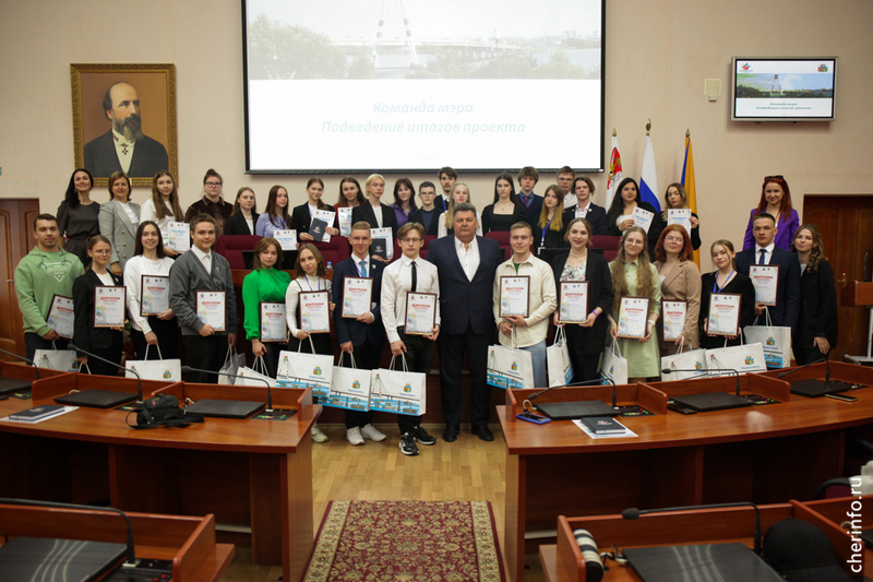 В Череповце наградили финалистов третьего сезона проекта «Команда мэра».