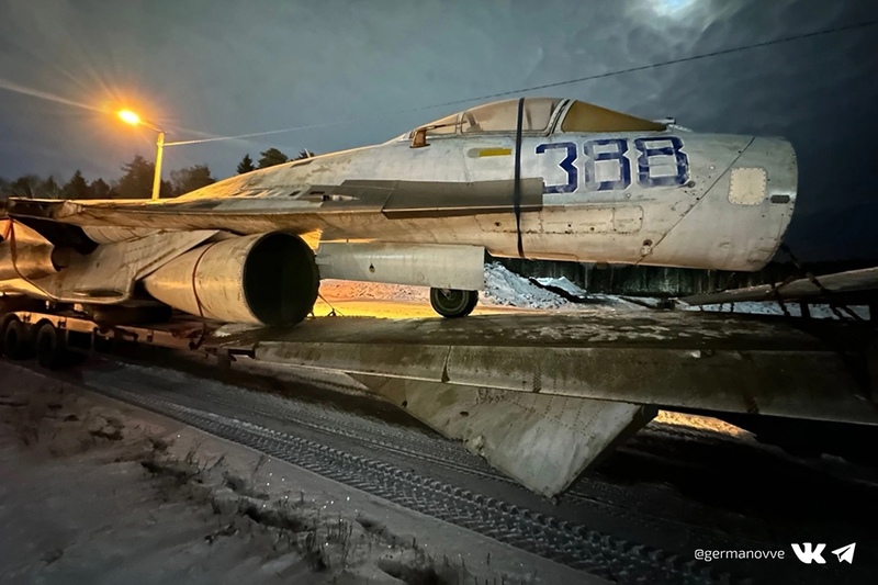 В Череповце установят самолет СУ-27.