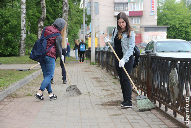 В Череповце 590 подростков захотели работать на летних каникулах.