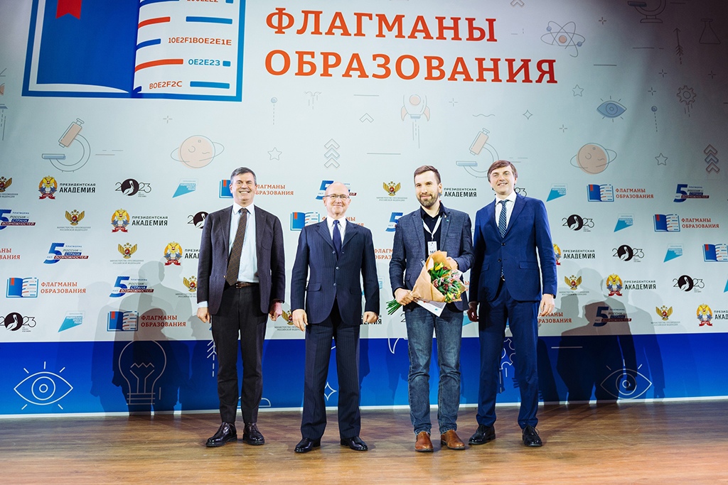 Директор череповецкой школы победил во всероссийском профконкурсе.