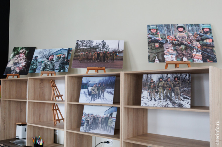 В Череповце открылась фотовыставка об участниках СВО.